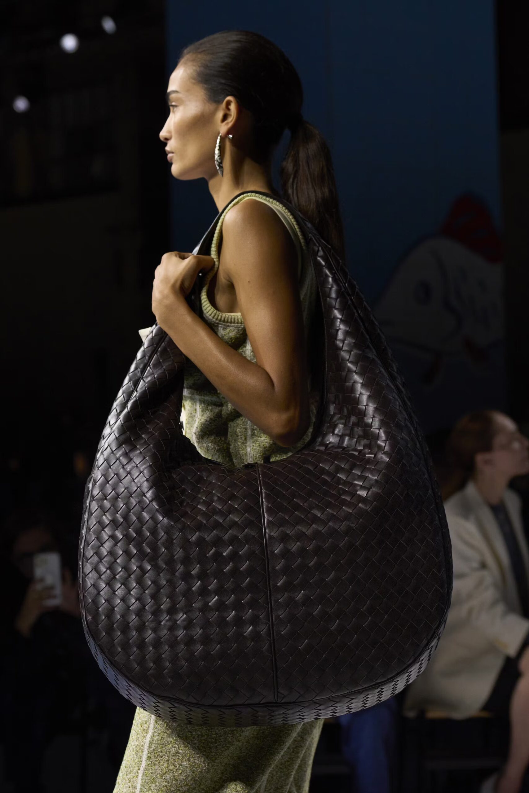 10 Major Bag Trends for 2021 - Bags Purses Runway Instagram Bottega Versace